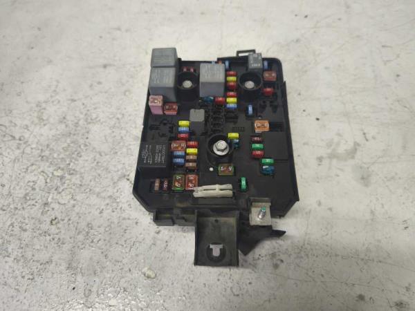 BOITE A FUSIBLE OPEL - Vue 1